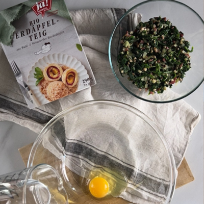 Erdäpfelknödel mit Spinat und Speckwürfel Rezept Step 2 - Ja! Natürlich