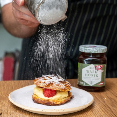 Bienenstich Törtchen mit Ja! Natürlich Bio-Waldhonig