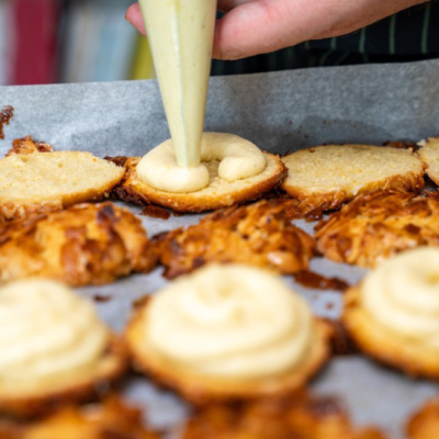 Bienenstich Törtchen mit Ja! Natürlich Bio-Waldhonig