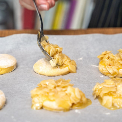 Bienenstich Törtchen mit Ja! Natürlich Bio-Waldhonig