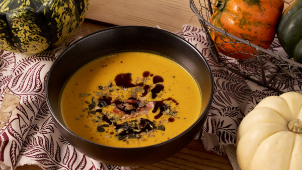 Klassische Bio-Kürbissuppe