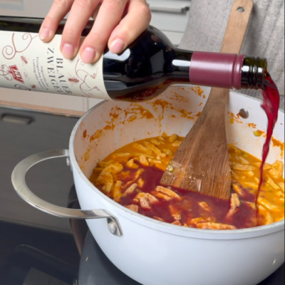 Veganes Gulasch mit Bio-Soja Geschnetzelt von Ja! Natürlich