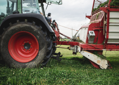 Nahaufnahme eines Traktors.