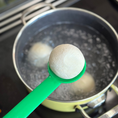 Bio-Tofu Obers Creme mit Erdäpfelknödel und Rotkraut von Ja! Natürlich