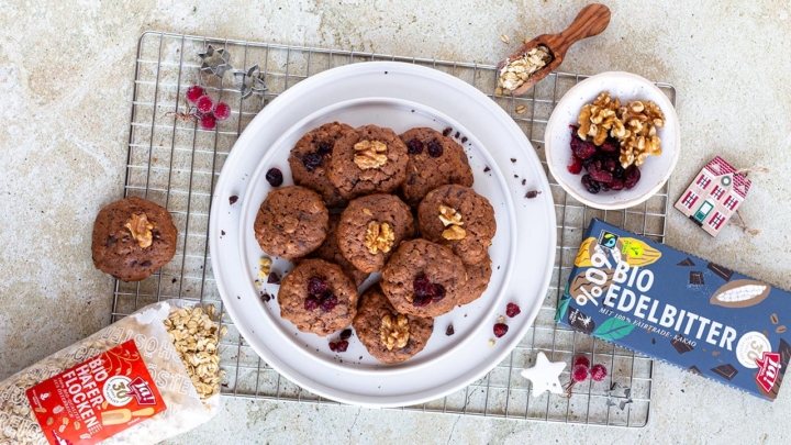 Weihnachtliche Schokoladen-Haferflocken-Cookies