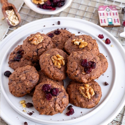 Weihnachtliche Schokoladen-Haferflocken-Cookies von Ja! Natürlich