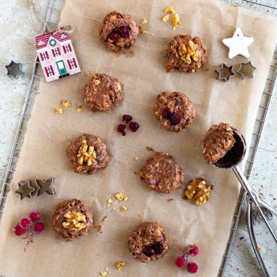 Weihnachtliche Schokoladen-Haferflocken-Cookies von Ja! Natürlich
