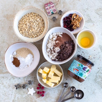 Weihnachtliche Schokoladen-Haferflocken-Cookies von Ja! Natürlich