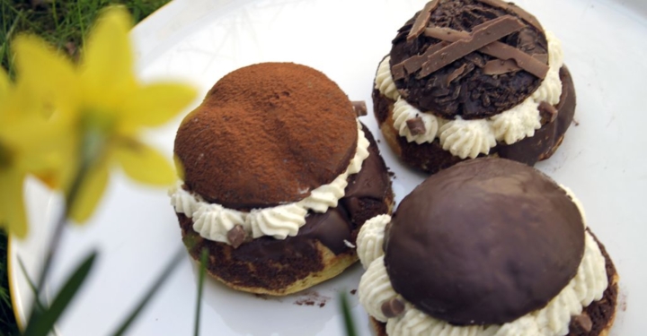 Choux au Chocolat: Oster-Brandteigkrapferl mit Schokoladenfülle
