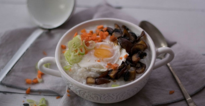 Congee: der gesunde Frühstücks-Reisbrei
