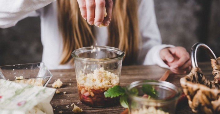 Blitzschneller Rhabarber-Crumble