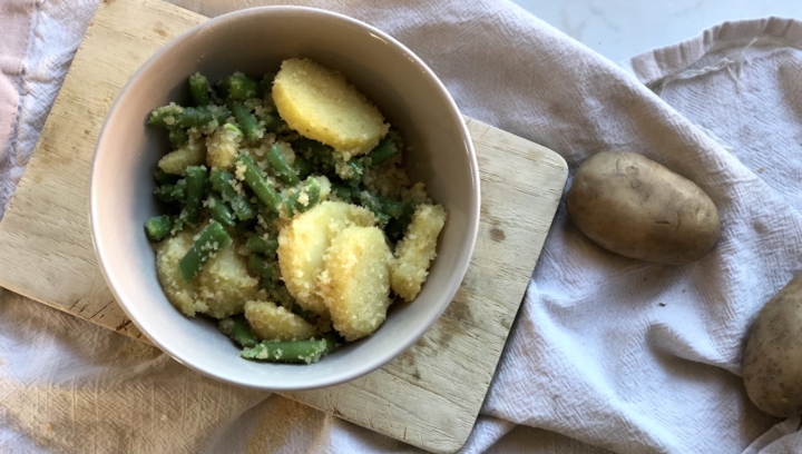 Fisolen mit Lungauer Eachtlingen und Dinkel-Brösel