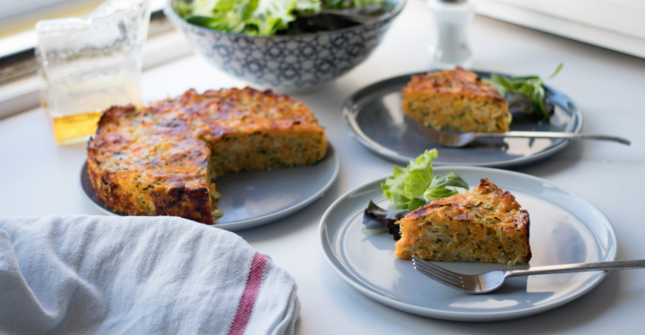 Pikanter Zucchini-Süßkartoffelkuchen mit Käse-Restln