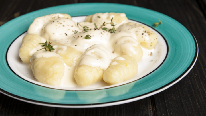 Selbstgemachte Gnocchi mit Käsesauce
