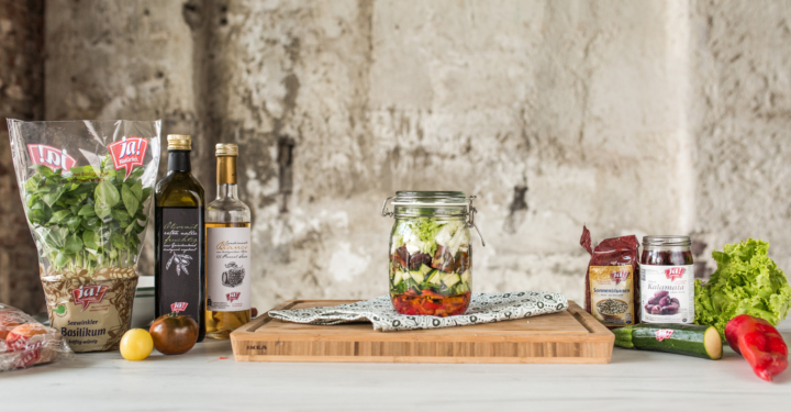 Sommer-to-go! Bunter Salatmix im Glas
