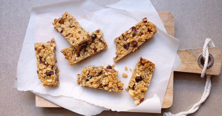 DIY: Müsliriegel mit Haferflocken, Trockenfrüchtemix & Nüssen