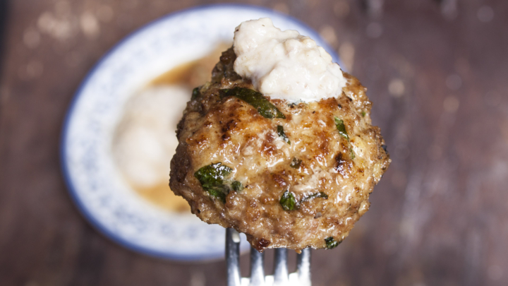 Faschierte Laibchen mit Maronipüree und Cognac-Jus