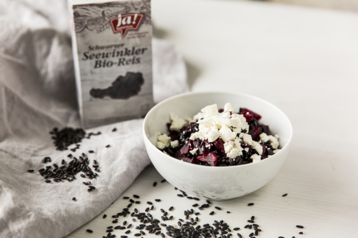 Schwarzer Seewinkler Reis mit roten Rüben und Feta