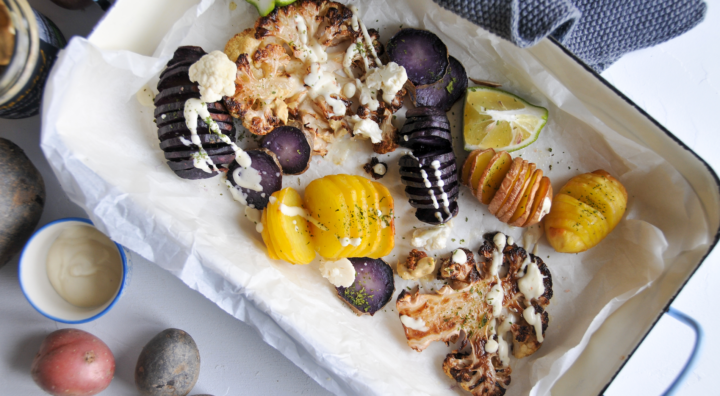 Karfiol Steaks mit Hasselback Erdäpfel und Senf Sauce