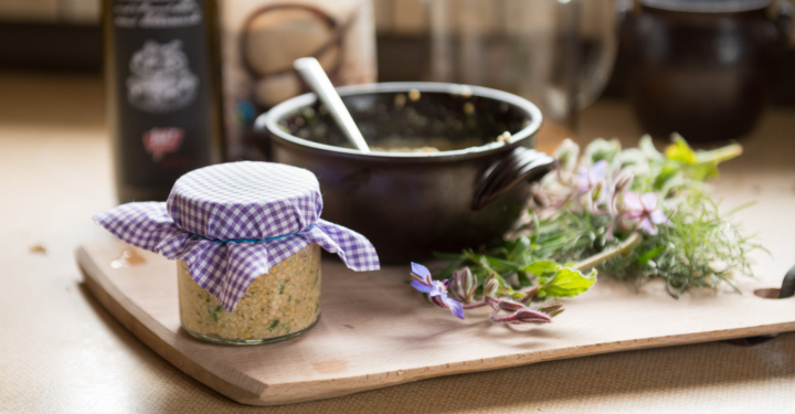 Selbstgemachter Kräutersenf mit Dill