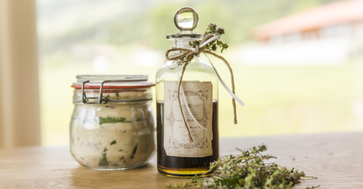 Selbstgemachter Hustensaft mit Spitzwegerich