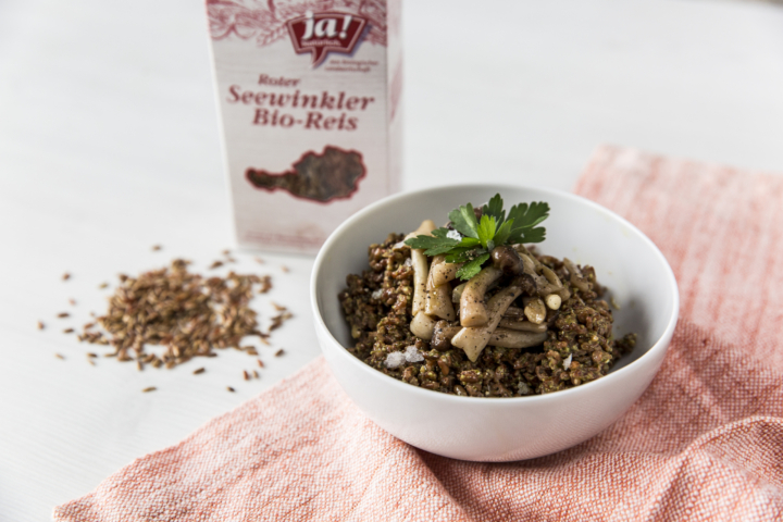 Roter Seewinkler Reis mit Pesto Rucola und Kräuterseitlingen