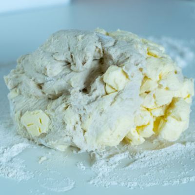 Teig, der noch geknetet werden muss.