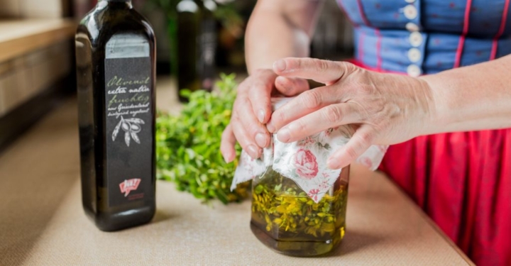Johanniskraut-Öl ansetzen