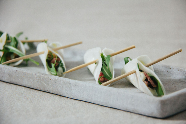 Festliche Winterrettich-Roastbeef Canapés