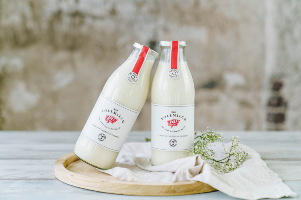 Ja! Natürlich Milch in der Mehrweg-Glasflasche