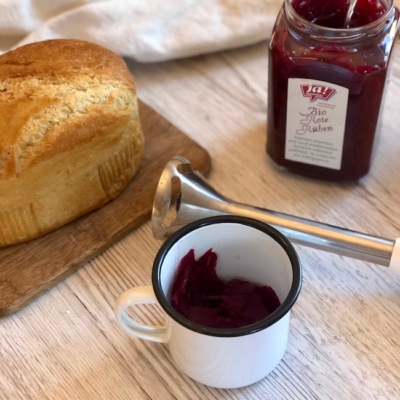 Purierte Bio-Rüben in einem Heferl.