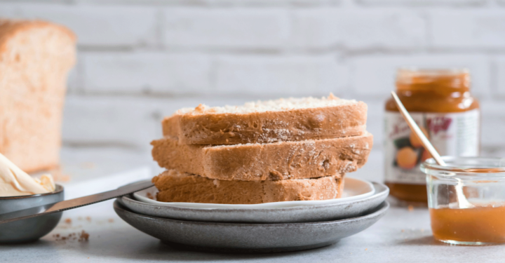 Selbstgebackenes Vollkorn-Toast-Brot