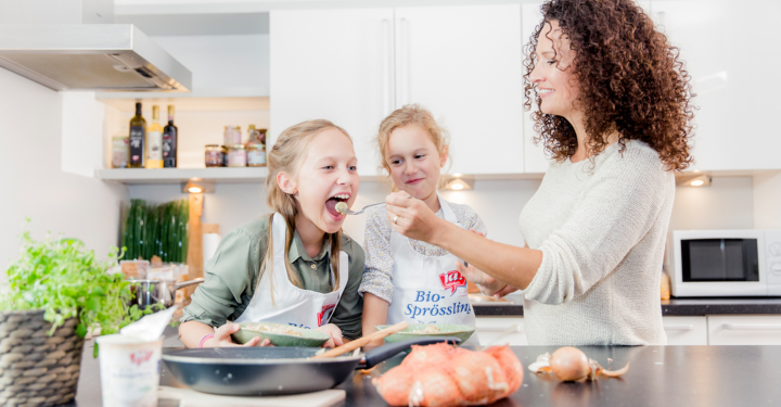 Schnelle Bio-Mini Gnocchi mit Schinken-Rahm-Sauce