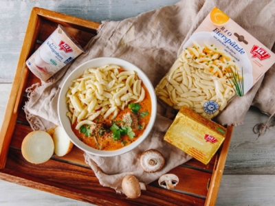 Geschnetzeltes mit Ja! Natürlich Bio-Eierspätzle.