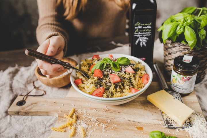 Spirelli mit Pesto und Tomaten