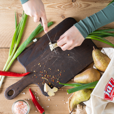 Fermentieren: Jungzwiebel klein schneiden