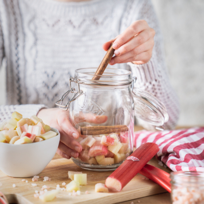 Fermentieren: Rhababer mit Zimtstangen