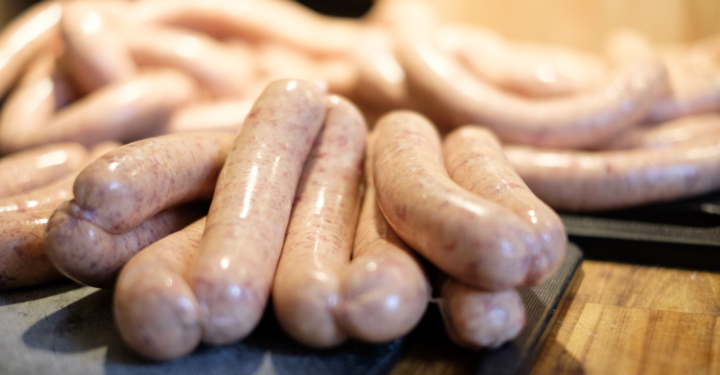 Rindsbratwürstl, selbst gemacht: Heißes Mitbringsel für coole Grillabende