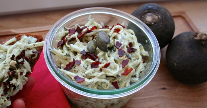 Rettichsalat mit Kernöl und Speck
