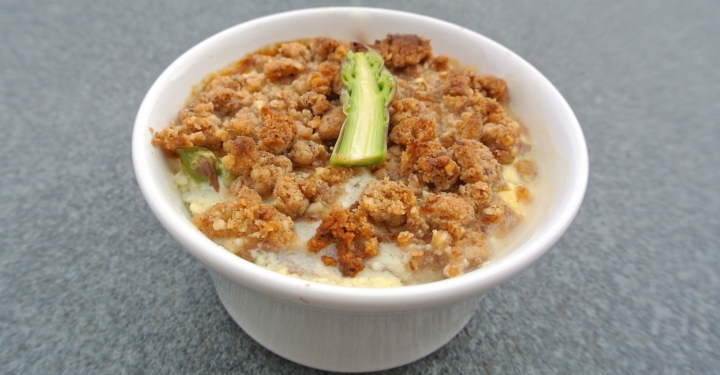 Pikantes Spargel-Crumble
