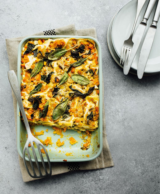 Ernährung im Einklang mit dem Zyklus, Kürbis-Mangold-Lasagne von Ja! Natürlich