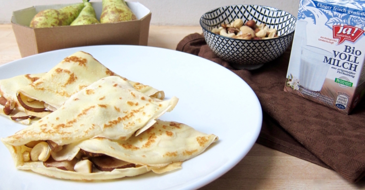Palatschinken mit Ziegenfrischkäse, Birnen & Nüssen