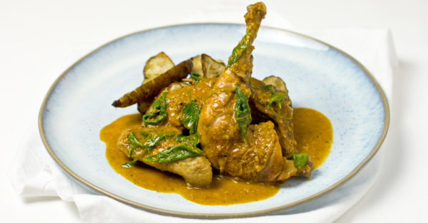 Orientalisch gewürzter Mini-Gockel mit Topinambur