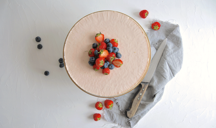 No-Bake-Beeren-Torte mit Schafjoghurt aus Bio-Heumilch