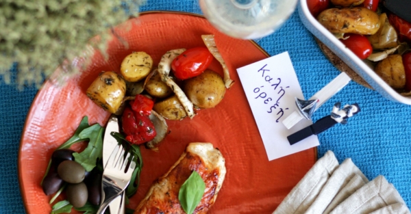 Mediterran gefülltes Hühnerfilet mit Ofengemüse