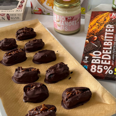 Dubai Datteln von Ja! Natürlich mit Bio-Mandelmus