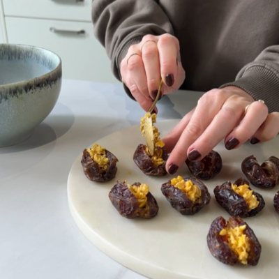 Dubai Datteln von Ja! Natürlich mit Bio-Mandelmus