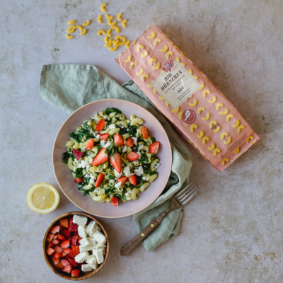 Zitronenhörnchen mit Spinat, Feta Käse und Erdbeeren