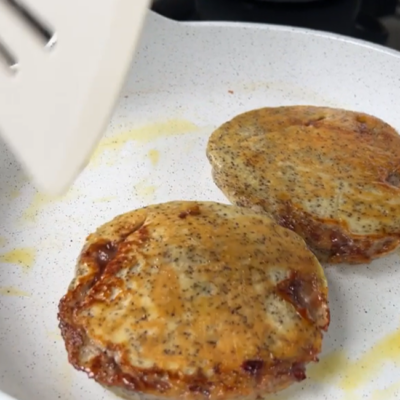 Bio-Germknödel Pancakes Rezept von Ja! Natürlich, Step 3 Pancakes braten