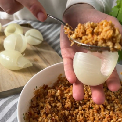 Gefüllte Bio-Zwiebel, Step 3, Bio-Zwiebel mit Faschiertem befüllen